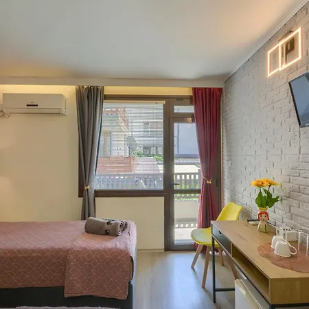 Πανσιόν Globus Kiten (Burgas)