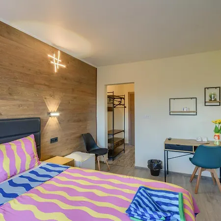 Πανσιόν Globus Kiten (Burgas)