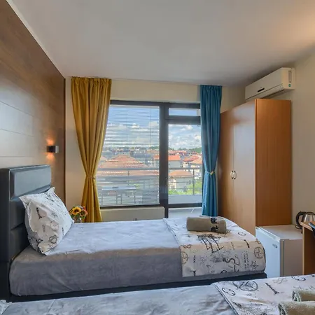 Πανσιόν Globus Kiten (Burgas)