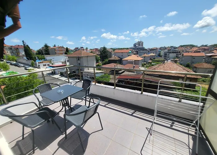 Globus Penzion Kiten (Burgas)